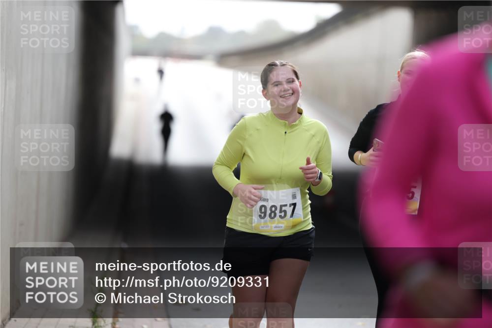 05.10.2025 - 20. swb-Marathon Bremen Michael Strokosch http://msf.ph/oto/9209331 05.10.2025 11:15:10 Laufen 9857, 02133 meine-sportfotos.de