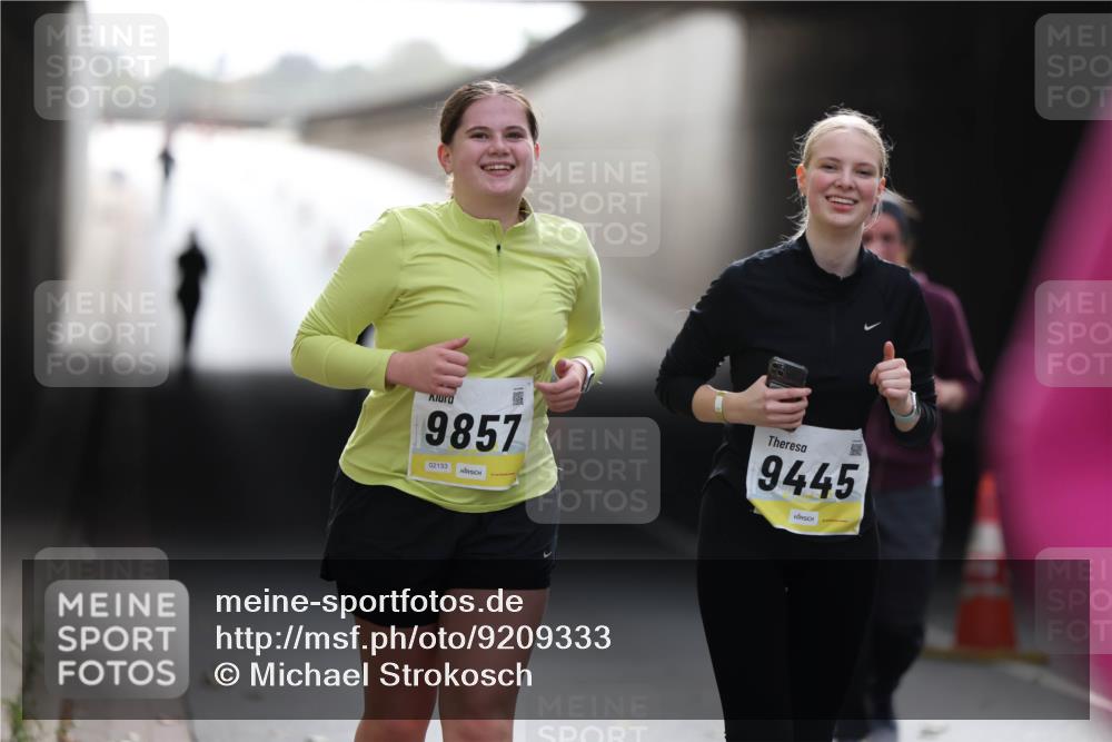 05.10.2025 - 20. swb-Marathon Bremen Michael Strokosch http://msf.ph/oto/9209333 05.10.2025 11:15:11 Laufen 9857, 9445, 02133 meine-sportfotos.de