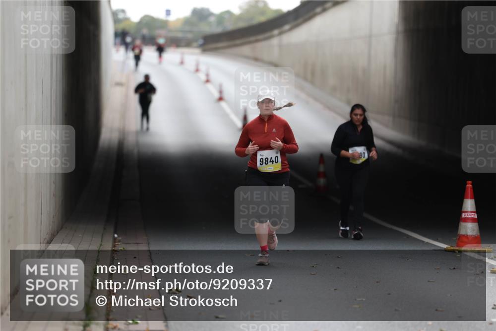 05.10.2025 - 20. swb-Marathon Bremen Michael Strokosch http://msf.ph/oto/9209337 05.10.2025 11:15:26 Laufen 9840, 80 meine-sportfotos.de