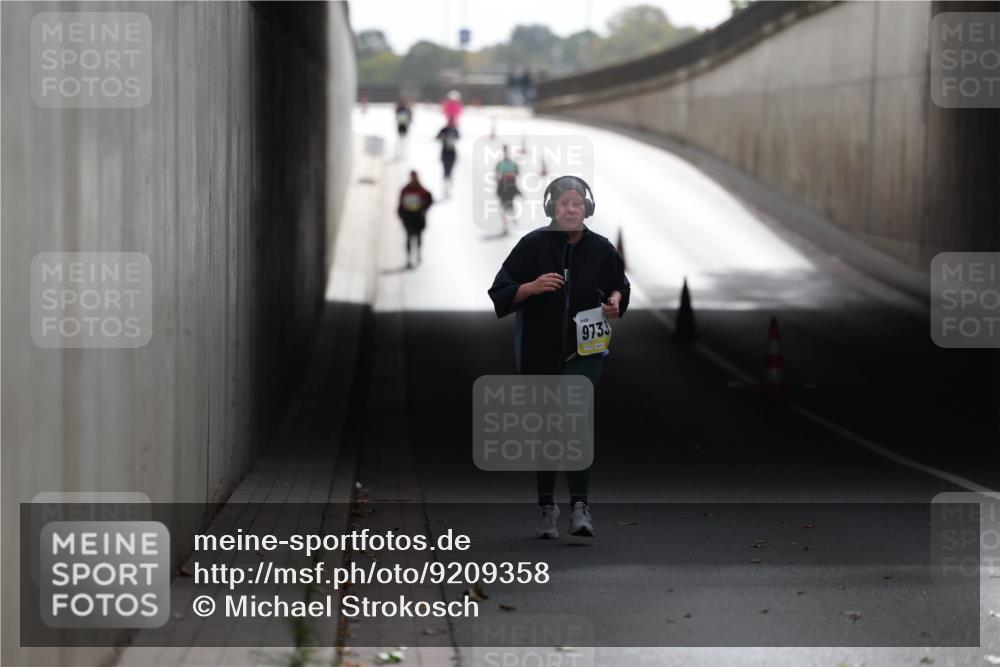 05.10.2025 - 20. swb-Marathon Bremen Michael Strokosch http://msf.ph/oto/9209358 05.10.2025 11:15:49 Laufen 9733 meine-sportfotos.de