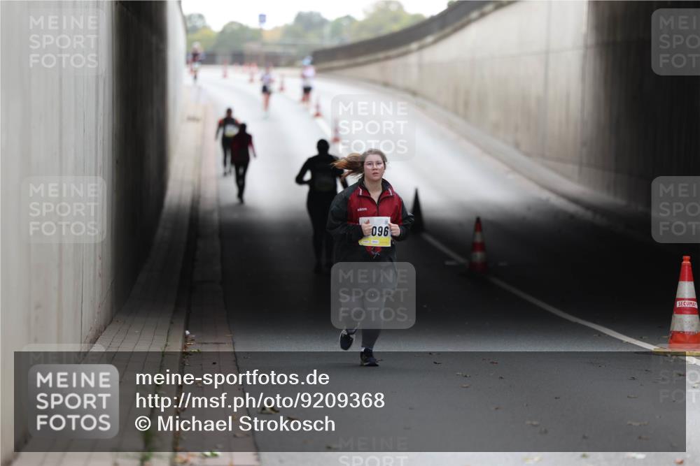 05.10.2025 - 20. swb-Marathon Bremen Michael Strokosch http://msf.ph/oto/9209368 05.10.2025 11:16:21 Laufen 096 meine-sportfotos.de