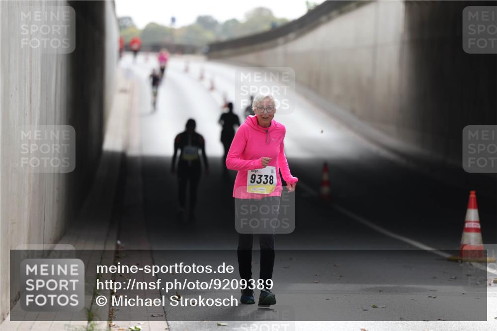 05.10.2025 - 20. swb-Marathon Bremen Michael Strokosch http://msf.ph/oto/9209389 05.10.2025 11:16:51 Laufen 9338 meine-sportfotos.de