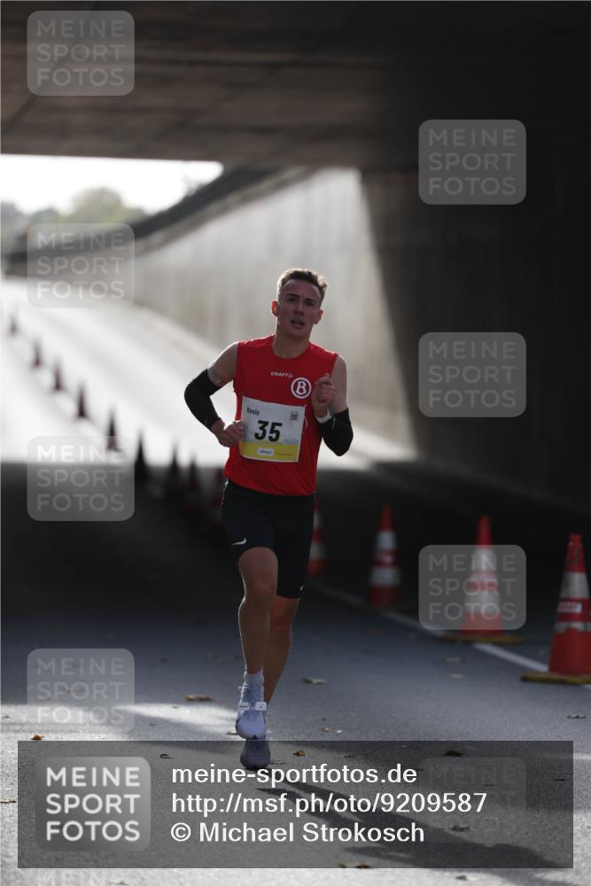 05.10.2025 - 20. swb-Marathon Bremen Michael Strokosch http://msf.ph/oto/9209587 05.10.2025 10:23:58 Laufen 35 meine-sportfotos.de
