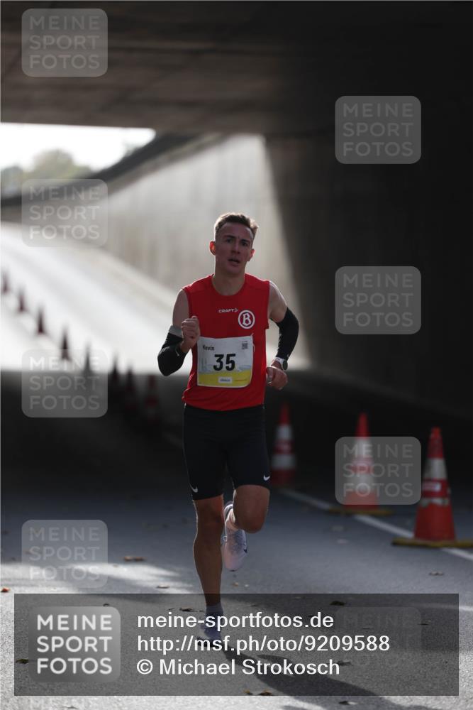 05.10.2025 - 20. swb-Marathon Bremen Michael Strokosch http://msf.ph/oto/9209588 05.10.2025 10:23:59 Laufen 35 meine-sportfotos.de