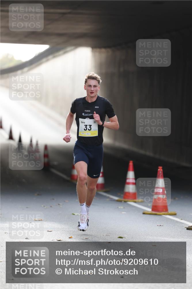 05.10.2025 - 20. swb-Marathon Bremen Michael Strokosch http://msf.ph/oto/9209610 05.10.2025 10:25:19 Laufen 33 meine-sportfotos.de
