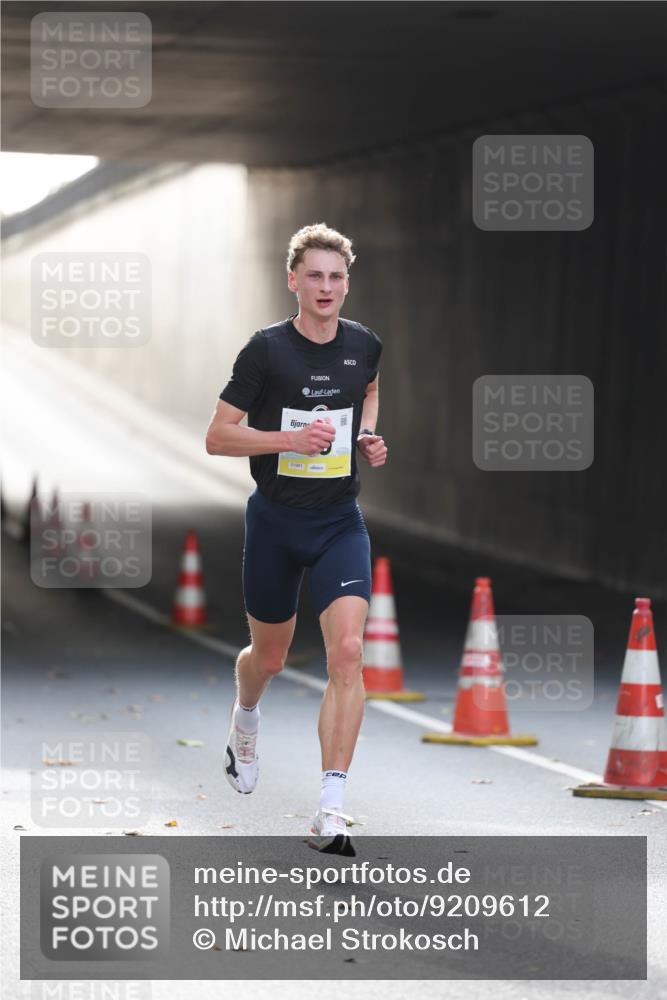 05.10.2025 - 20. swb-Marathon Bremen Michael Strokosch http://msf.ph/oto/9209612 05.10.2025 10:25:19 Laufen  meine-sportfotos.de