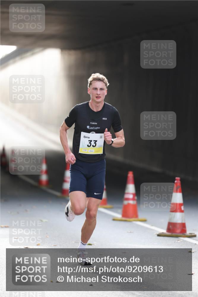 05.10.2025 - 20. swb-Marathon Bremen Michael Strokosch http://msf.ph/oto/9209613 05.10.2025 10:25:20 Laufen 01991, 33 meine-sportfotos.de