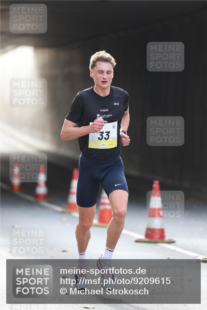 05.10.2025 - 20. swb-Marathon Bremen Michael Strokosch http://msf.ph/oto/9209615 05.10.2025 10:25:20 Laufen 01991, 33 meine-sportfotos.de