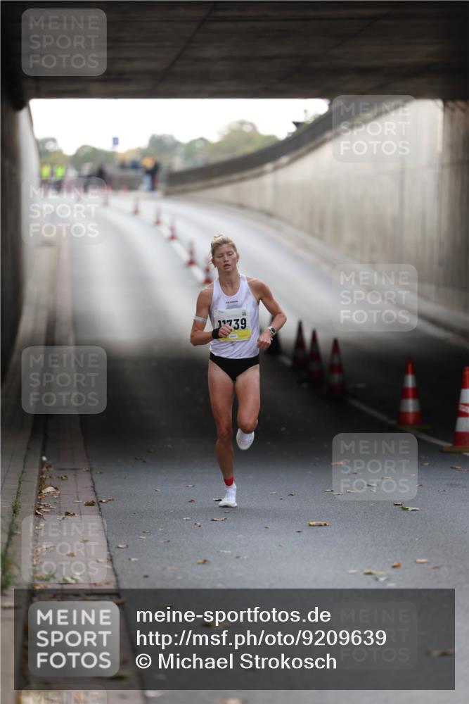 05.10.2025 - 20. swb-Marathon Bremen Michael Strokosch http://msf.ph/oto/9209639 05.10.2025 10:27:25 Laufen 1739 meine-sportfotos.de