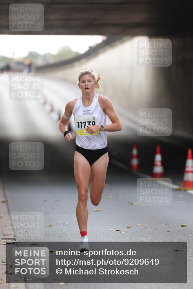 05.10.2025 - 20. swb-Marathon Bremen Michael Strokosch http://msf.ph/oto/9209649 05.10.2025 10:27:27 Laufen 12120, 11730 meine-sportfotos.de