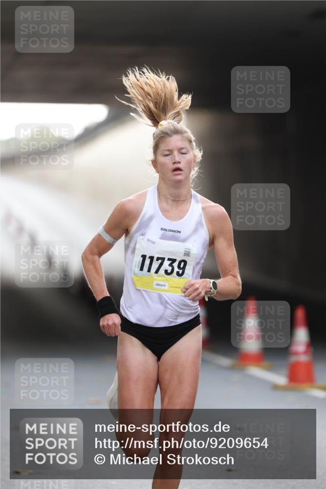 05.10.2025 - 20. swb-Marathon Bremen Michael Strokosch http://msf.ph/oto/9209654 05.10.2025 10:27:28 Laufen 02120, 11739 meine-sportfotos.de