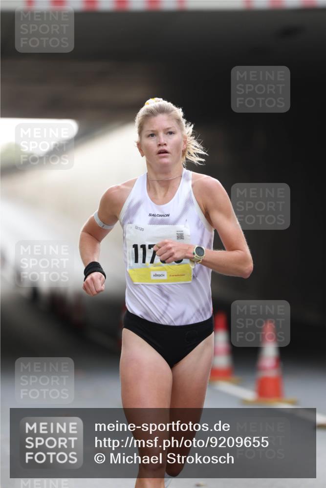 05.10.2025 - 20. swb-Marathon Bremen Michael Strokosch http://msf.ph/oto/9209655 05.10.2025 10:27:29 Laufen 02120, 117, 21 meine-sportfotos.de