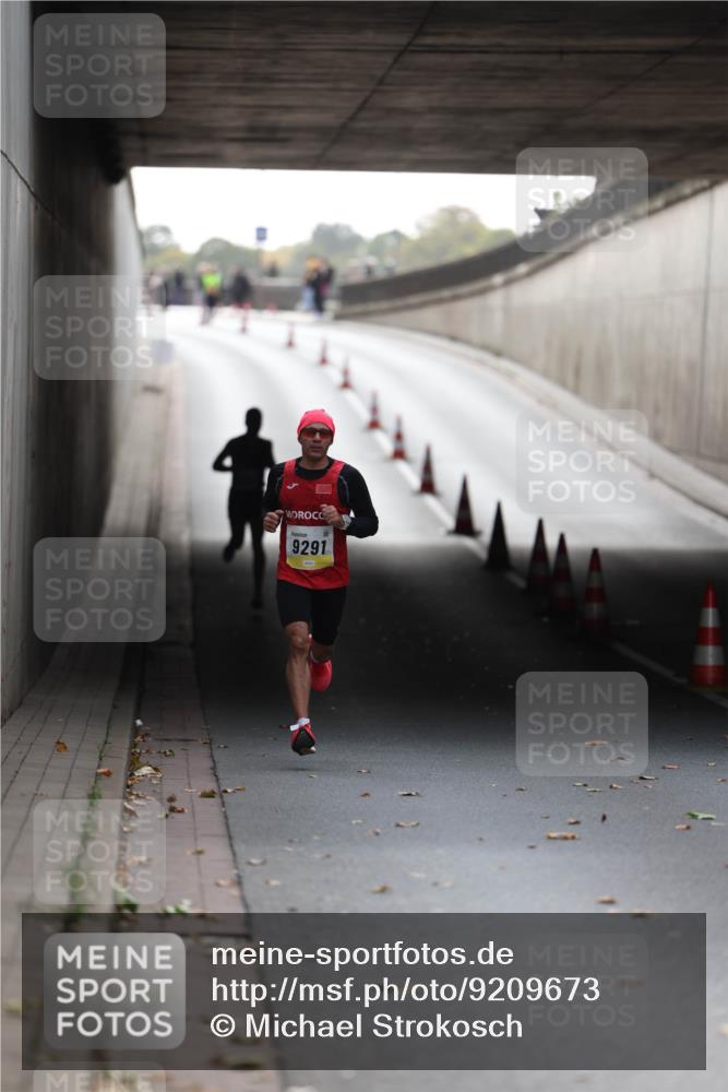 05.10.2025 - 20. swb-Marathon Bremen Michael Strokosch http://msf.ph/oto/9209673 05.10.2025 10:28:19 Laufen 9291 meine-sportfotos.de