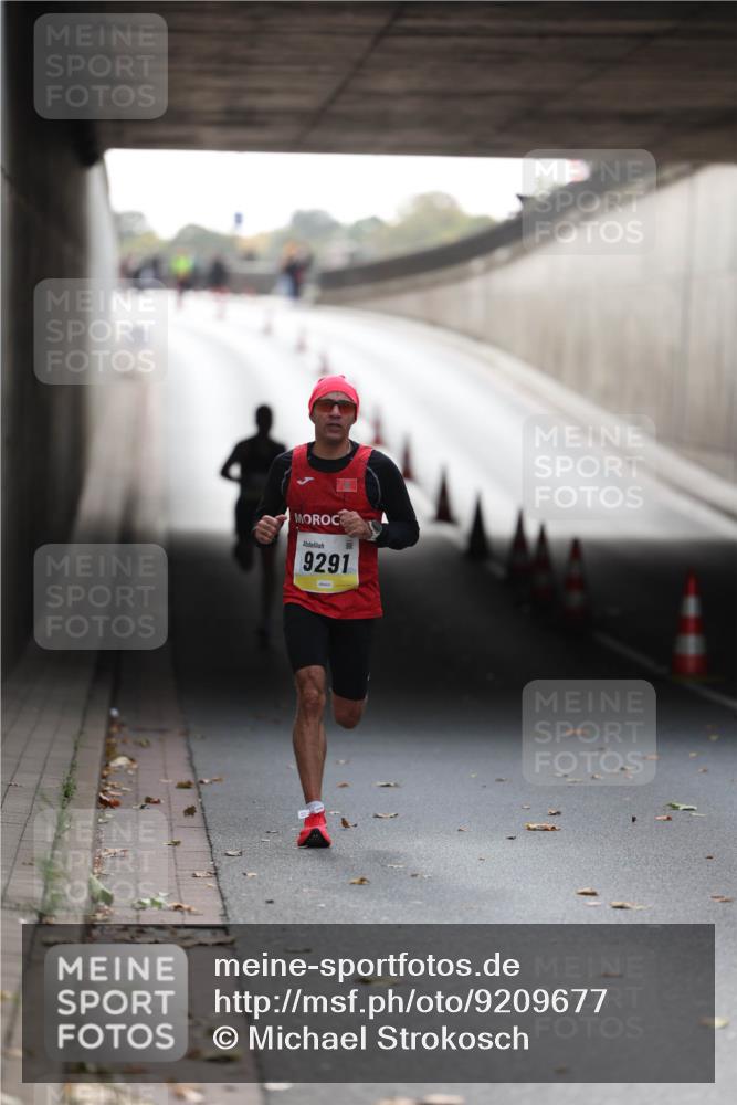 05.10.2025 - 20. swb-Marathon Bremen Michael Strokosch http://msf.ph/oto/9209677 05.10.2025 10:28:21 Laufen 9291 meine-sportfotos.de