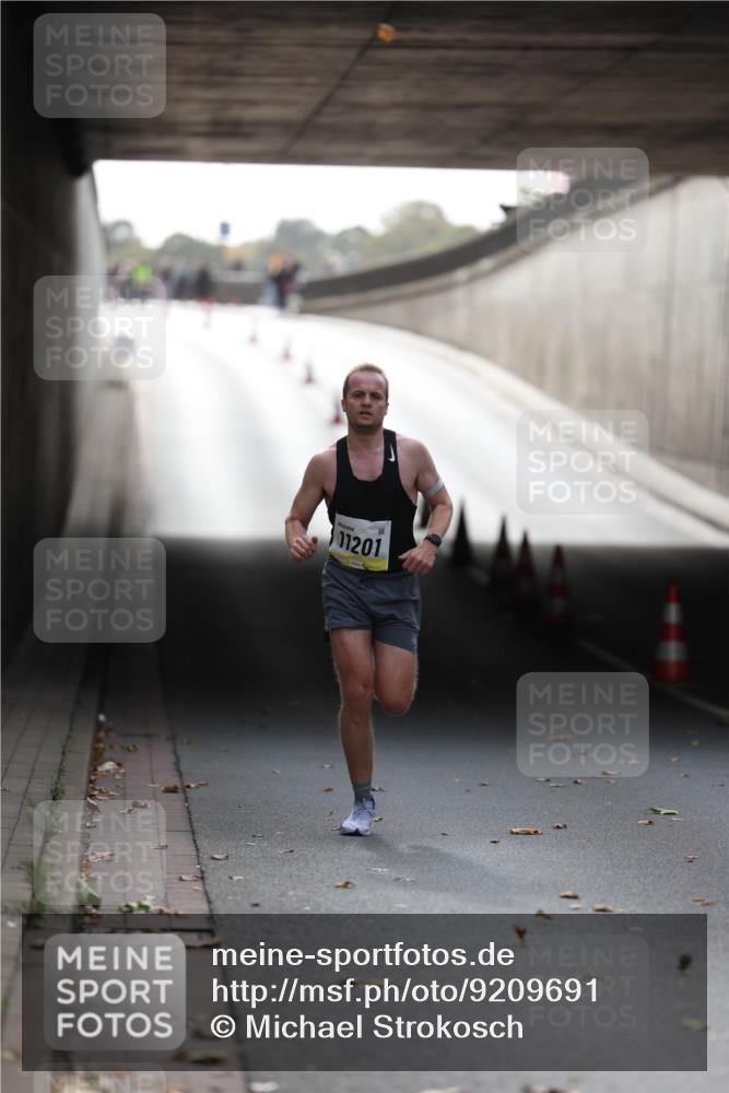 05.10.2025 - 20. swb-Marathon Bremen Michael Strokosch http://msf.ph/oto/9209691 05.10.2025 10:28:26 Laufen 11201 meine-sportfotos.de