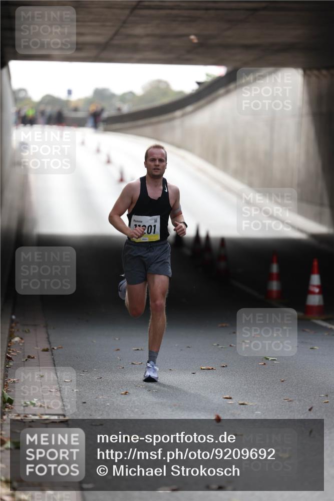 05.10.2025 - 20. swb-Marathon Bremen Michael Strokosch http://msf.ph/oto/9209692 05.10.2025 10:28:26 Laufen 201 meine-sportfotos.de