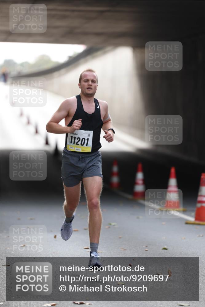 05.10.2025 - 20. swb-Marathon Bremen Michael Strokosch http://msf.ph/oto/9209697 05.10.2025 10:28:28 Laufen 11201, 02469 meine-sportfotos.de
