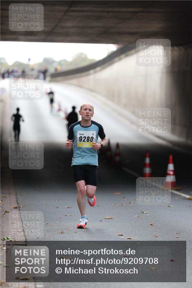 05.10.2025 - 20. swb-Marathon Bremen Michael Strokosch http://msf.ph/oto/9209708 05.10.2025 10:28:58 Laufen 9280 meine-sportfotos.de