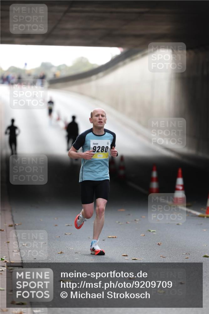05.10.2025 - 20. swb-Marathon Bremen Michael Strokosch http://msf.ph/oto/9209709 05.10.2025 10:28:58 Laufen 9280 meine-sportfotos.de