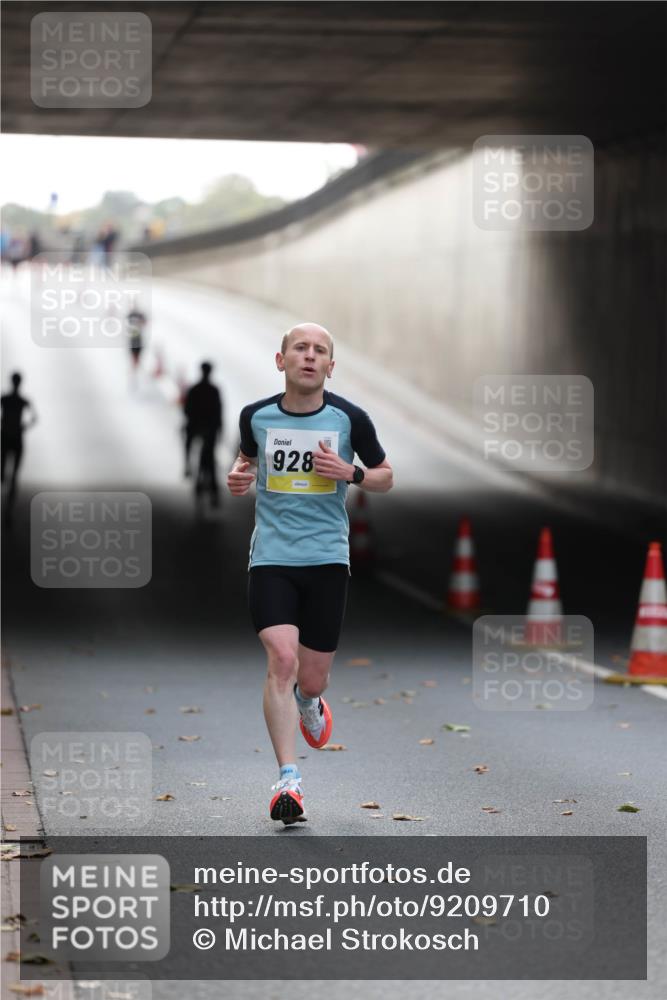 05.10.2025 - 20. swb-Marathon Bremen Michael Strokosch http://msf.ph/oto/9209710 05.10.2025 10:28:58 Laufen 928 meine-sportfotos.de
