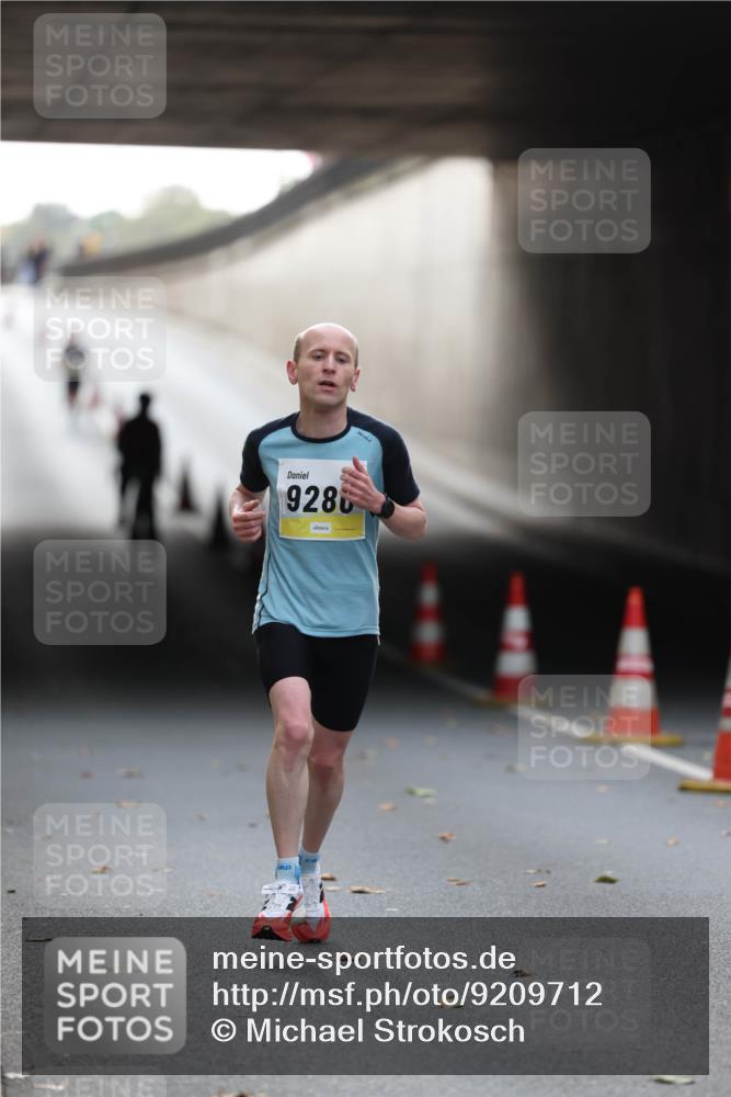 05.10.2025 - 20. swb-Marathon Bremen Michael Strokosch http://msf.ph/oto/9209712 05.10.2025 10:28:58 Laufen 9286 meine-sportfotos.de