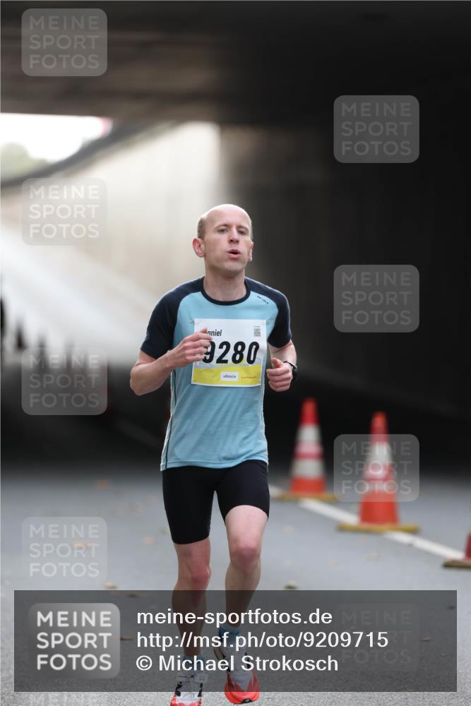 05.10.2025 - 20. swb-Marathon Bremen Michael Strokosch http://msf.ph/oto/9209715 05.10.2025 10:28:59 Laufen 280 meine-sportfotos.de