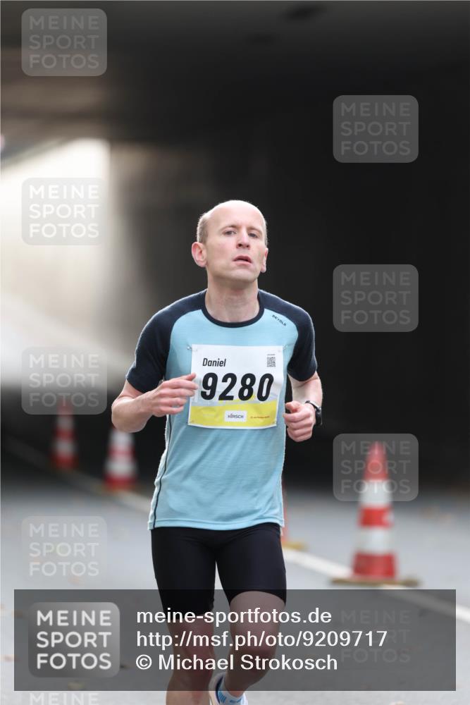 05.10.2025 - 20. swb-Marathon Bremen Michael Strokosch http://msf.ph/oto/9209717 05.10.2025 10:29:00 Laufen 9280 meine-sportfotos.de