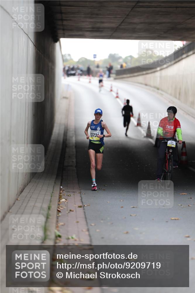 05.10.2025 - 20. swb-Marathon Bremen Michael Strokosch http://msf.ph/oto/9209719 05.10.2025 10:29:03 Laufen 11730, 3 meine-sportfotos.de