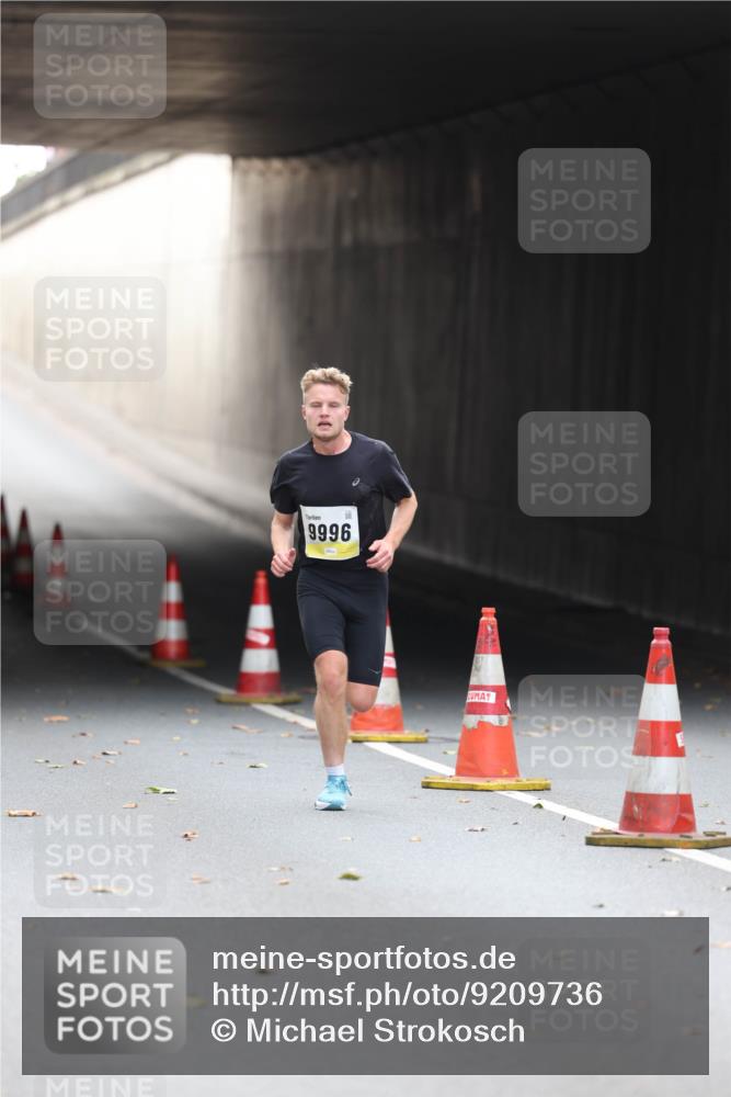 05.10.2025 - 20. swb-Marathon Bremen Michael Strokosch http://msf.ph/oto/9209736 05.10.2025 10:29:14 Laufen 9996 meine-sportfotos.de
