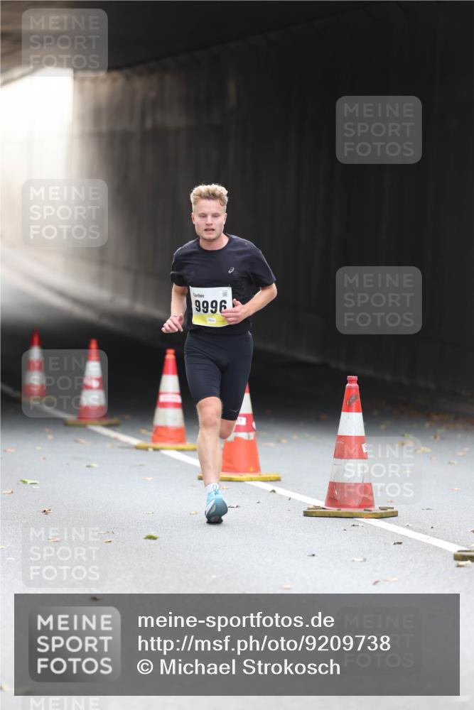 05.10.2025 - 20. swb-Marathon Bremen Michael Strokosch http://msf.ph/oto/9209738 05.10.2025 10:29:15 Laufen 9996 meine-sportfotos.de