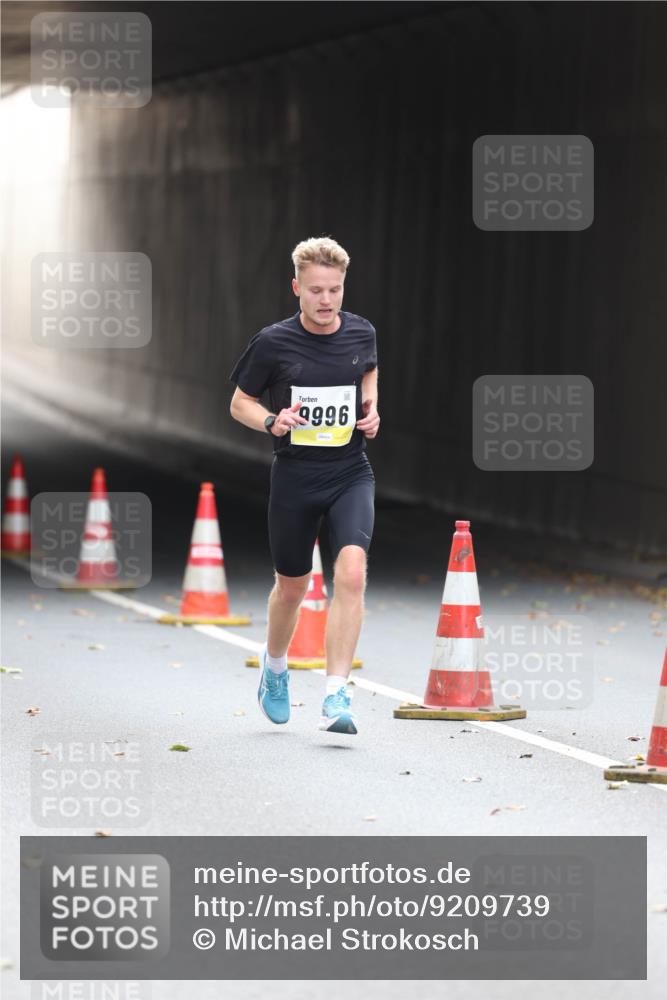 05.10.2025 - 20. swb-Marathon Bremen Michael Strokosch http://msf.ph/oto/9209739 05.10.2025 10:29:15 Laufen 9996 meine-sportfotos.de