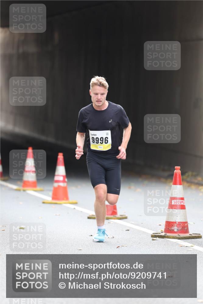 05.10.2025 - 20. swb-Marathon Bremen Michael Strokosch http://msf.ph/oto/9209741 05.10.2025 10:29:16 Laufen 9996 meine-sportfotos.de