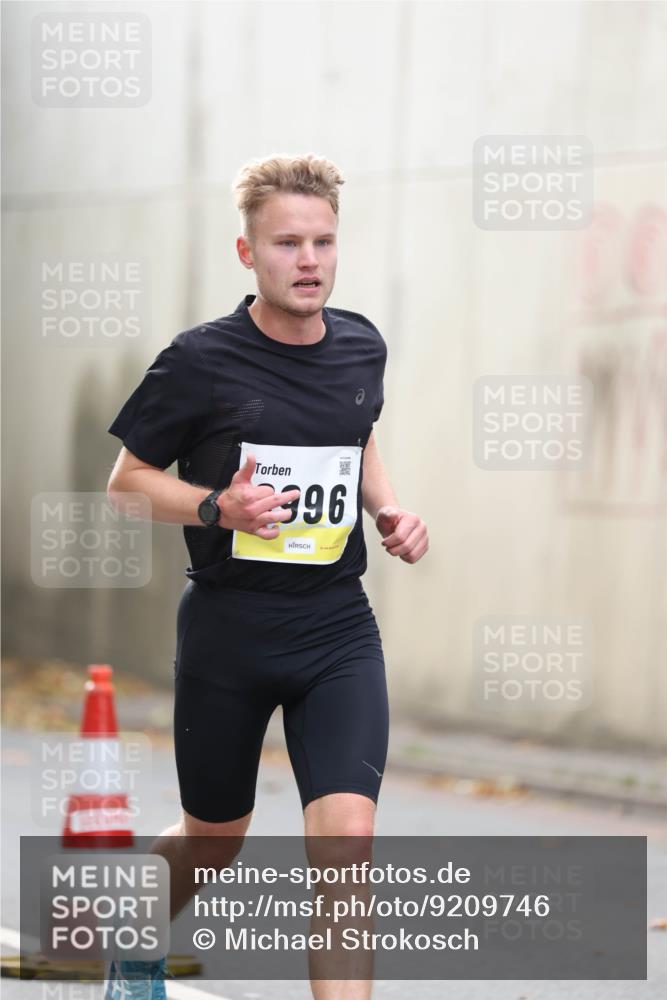 05.10.2025 - 20. swb-Marathon Bremen Michael Strokosch http://msf.ph/oto/9209746 05.10.2025 10:29:17 Laufen 396 meine-sportfotos.de