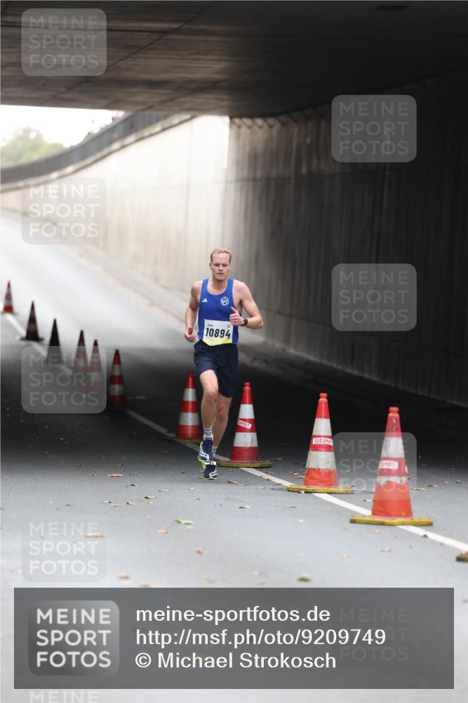 05.10.2025 - 20. swb-Marathon Bremen Michael Strokosch http://msf.ph/oto/9209749 05.10.2025 10:29:26 Laufen 10894 meine-sportfotos.de