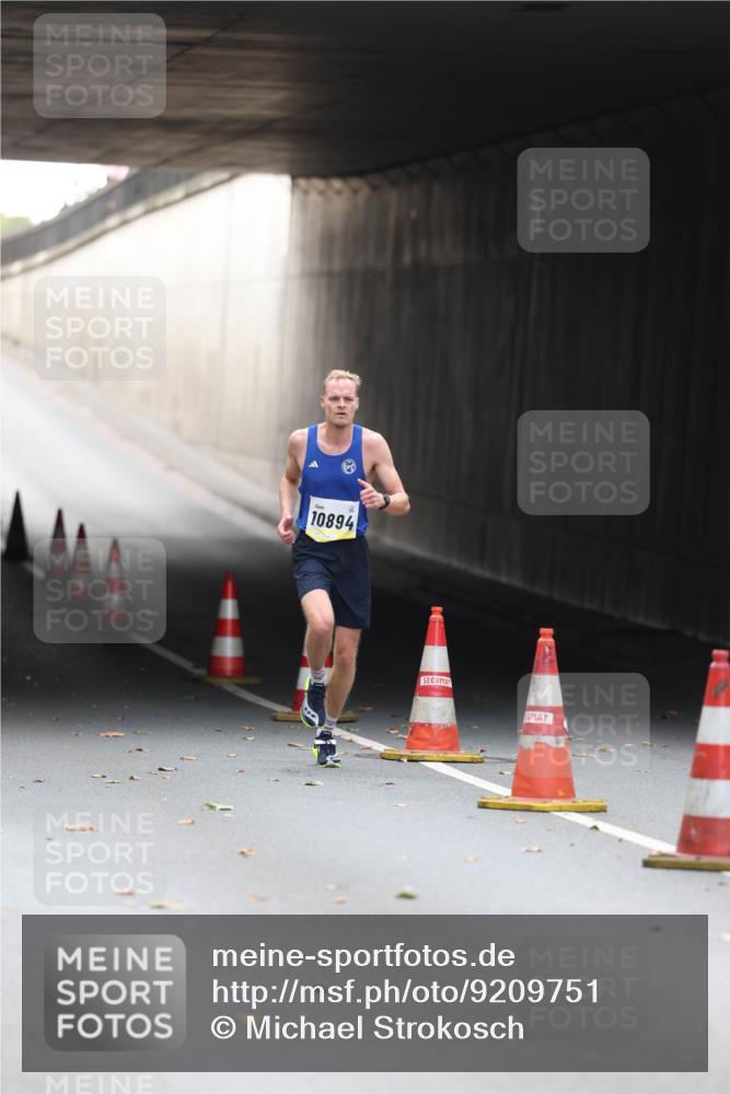 05.10.2025 - 20. swb-Marathon Bremen Michael Strokosch http://msf.ph/oto/9209751 05.10.2025 10:29:27 Laufen 10894 meine-sportfotos.de