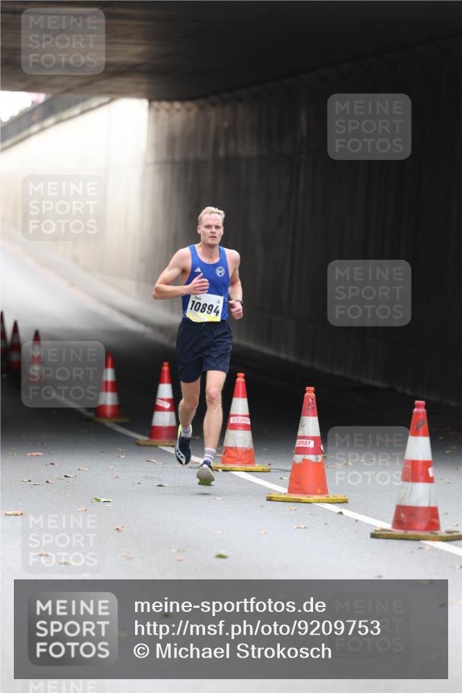 05.10.2025 - 20. swb-Marathon Bremen Michael Strokosch http://msf.ph/oto/9209753 05.10.2025 10:29:27 Laufen 10894 meine-sportfotos.de