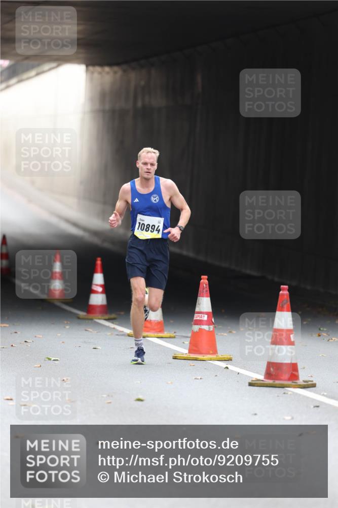 05.10.2025 - 20. swb-Marathon Bremen Michael Strokosch http://msf.ph/oto/9209755 05.10.2025 10:29:28 Laufen 10894 meine-sportfotos.de