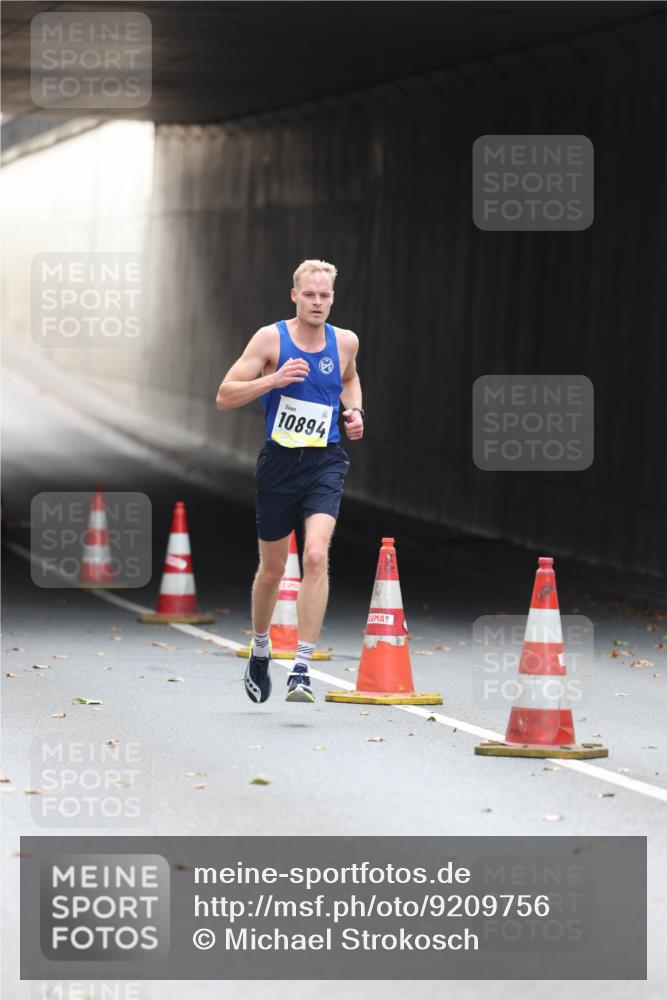 05.10.2025 - 20. swb-Marathon Bremen Michael Strokosch http://msf.ph/oto/9209756 05.10.2025 10:29:28 Laufen 10894 meine-sportfotos.de