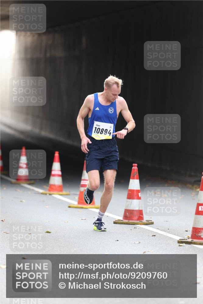 05.10.2025 - 20. swb-Marathon Bremen Michael Strokosch http://msf.ph/oto/9209760 05.10.2025 10:29:29 Laufen 10894 meine-sportfotos.de