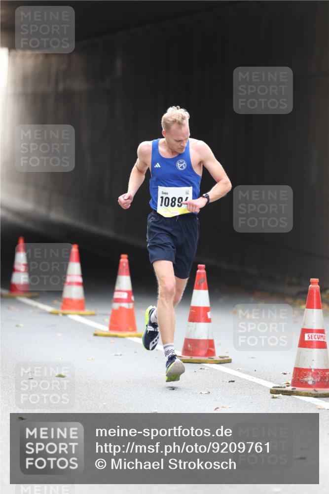 05.10.2025 - 20. swb-Marathon Bremen Michael Strokosch http://msf.ph/oto/9209761 05.10.2025 10:29:29 Laufen 10894 meine-sportfotos.de