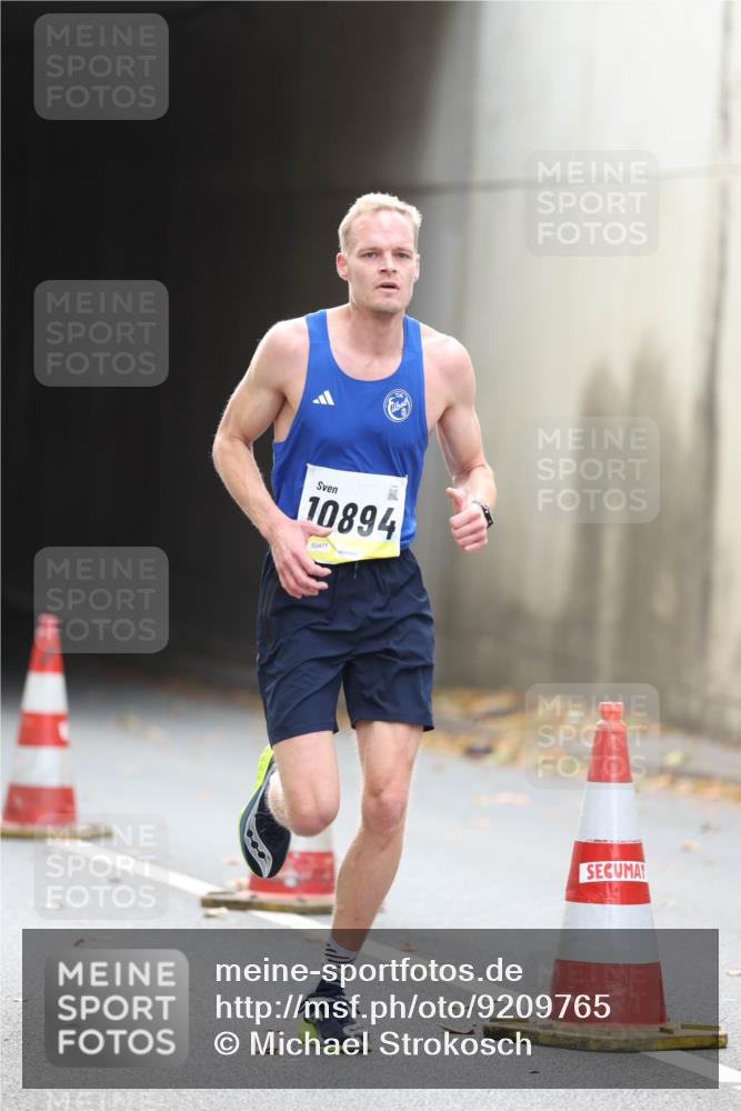 05.10.2025 - 20. swb-Marathon Bremen Michael Strokosch http://msf.ph/oto/9209765 05.10.2025 10:29:30 Laufen 10894, 02477 meine-sportfotos.de