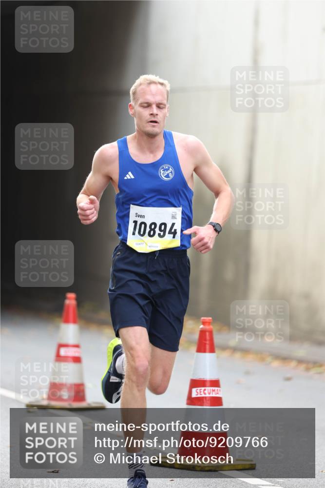 05.10.2025 - 20. swb-Marathon Bremen Michael Strokosch http://msf.ph/oto/9209766 05.10.2025 10:29:30 Laufen 10894, 02477 meine-sportfotos.de