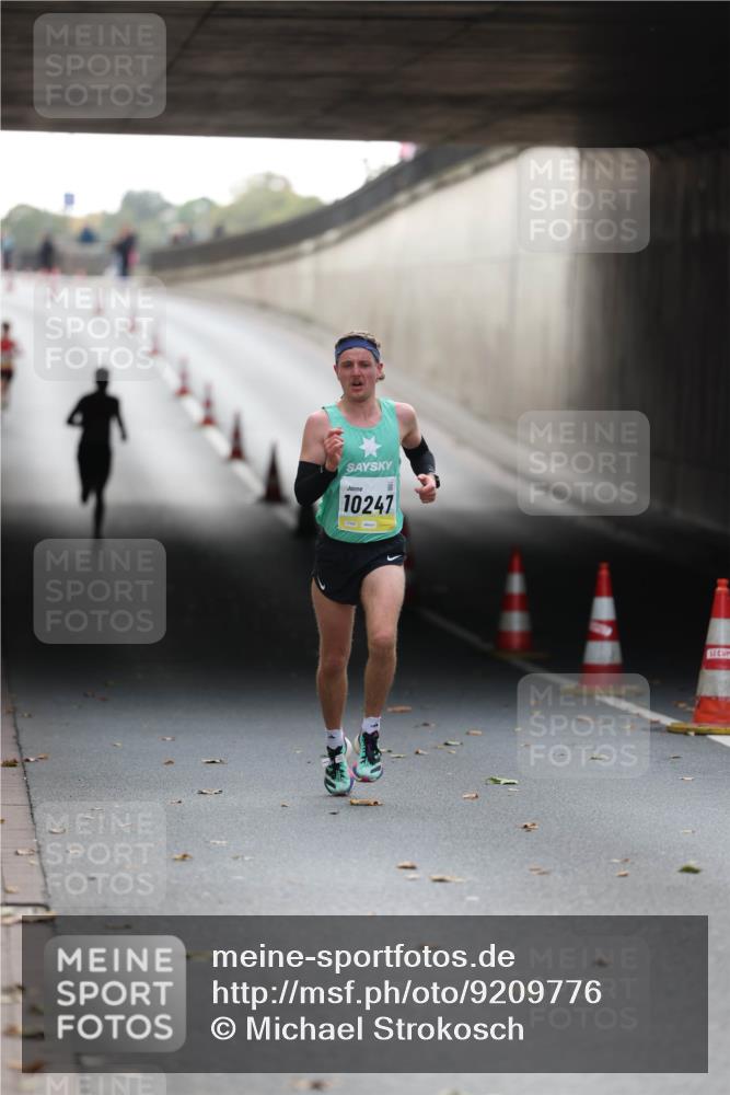 05.10.2025 - 20. swb-Marathon Bremen Michael Strokosch http://msf.ph/oto/9209776 05.10.2025 10:29:54 Laufen 10247 meine-sportfotos.de