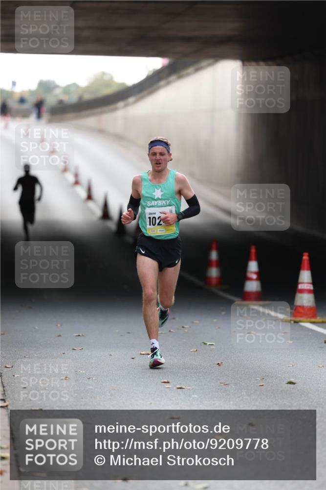 05.10.2025 - 20. swb-Marathon Bremen Michael Strokosch http://msf.ph/oto/9209778 05.10.2025 10:29:54 Laufen 102 meine-sportfotos.de