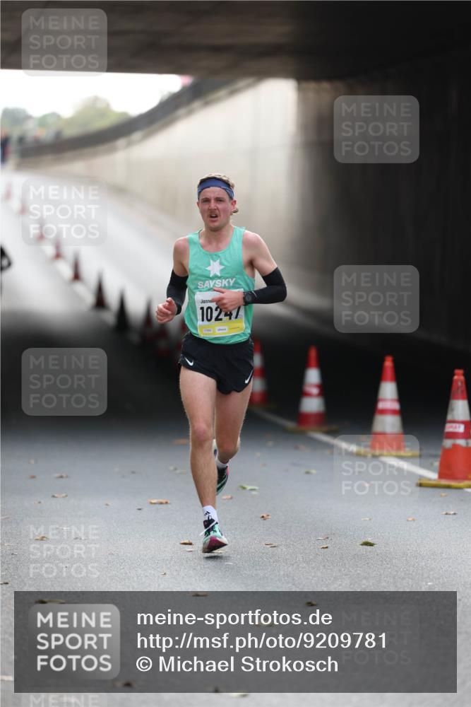 05.10.2025 - 20. swb-Marathon Bremen Michael Strokosch http://msf.ph/oto/9209781 05.10.2025 10:29:55 Laufen 1024, 01906 meine-sportfotos.de
