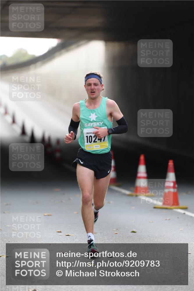 05.10.2025 - 20. swb-Marathon Bremen Michael Strokosch http://msf.ph/oto/9209783 05.10.2025 10:29:56 Laufen 10247 meine-sportfotos.de