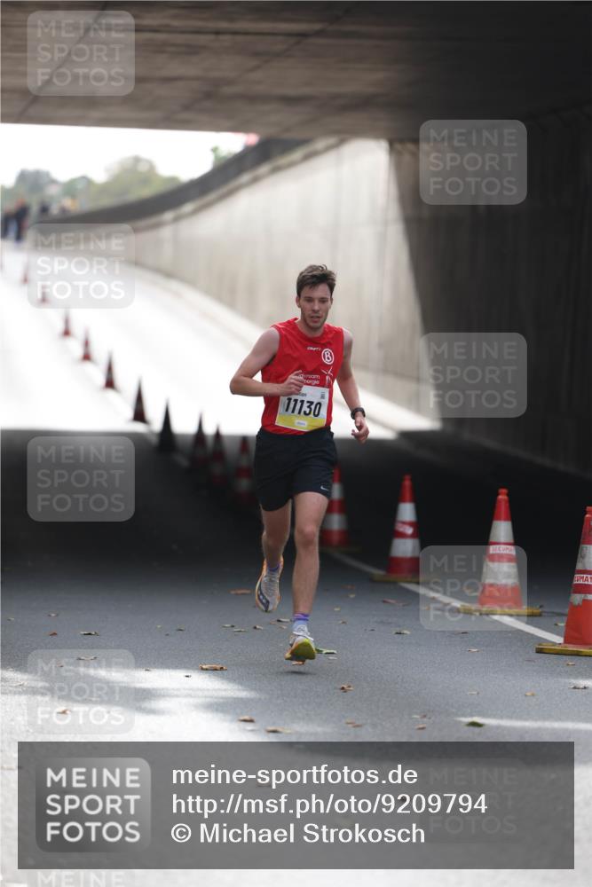 05.10.2025 - 20. swb-Marathon Bremen Michael Strokosch http://msf.ph/oto/9209794 05.10.2025 10:30:03 Laufen 11130 meine-sportfotos.de