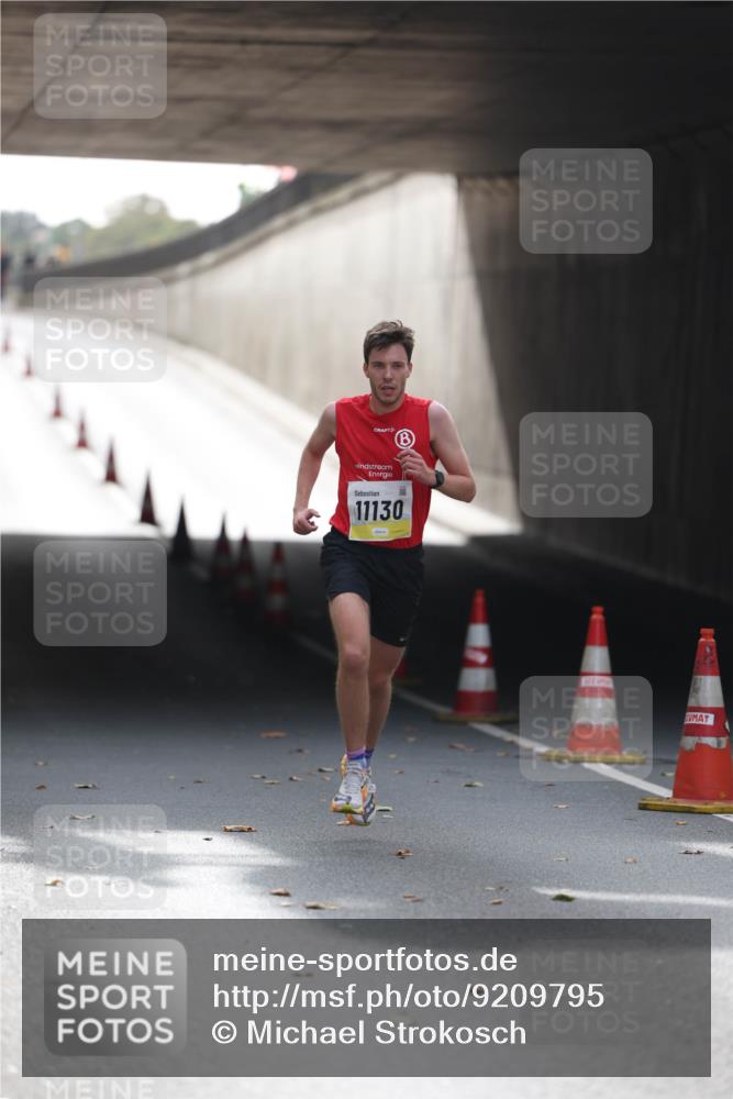05.10.2025 - 20. swb-Marathon Bremen Michael Strokosch http://msf.ph/oto/9209795 05.10.2025 10:30:03 Laufen 11130 meine-sportfotos.de