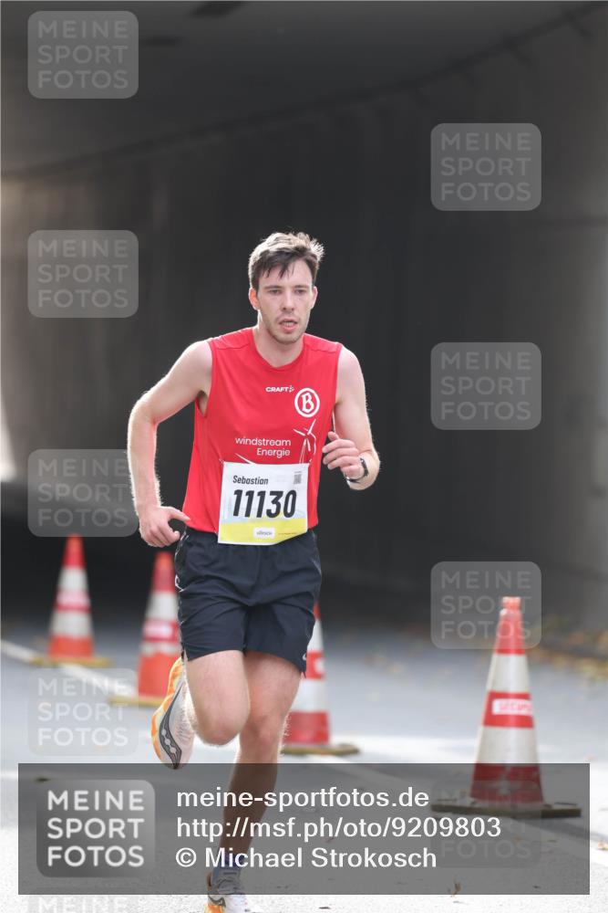 05.10.2025 - 20. swb-Marathon Bremen Michael Strokosch http://msf.ph/oto/9209803 05.10.2025 10:30:05 Laufen 11130 meine-sportfotos.de