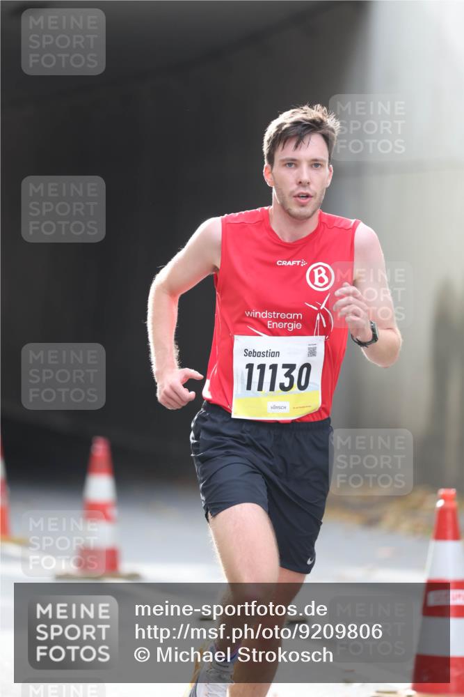 05.10.2025 - 20. swb-Marathon Bremen Michael Strokosch http://msf.ph/oto/9209806 05.10.2025 10:30:06 Laufen 11130 meine-sportfotos.de